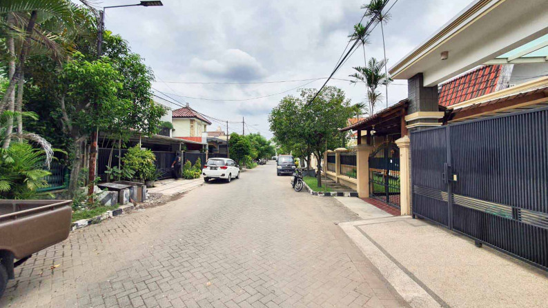 Rumah di Gayungsari Barat, Bangunan Kokoh, Bagus & Terawat, Row Jalan Lebar, Siap Huni