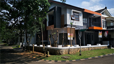 HOT SALE Rumah Siap Huni, Posisi Hook, Hunian Nyaman dan Asri @Vania Permata, Bintaro