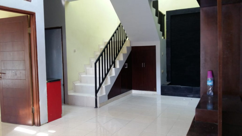 HOT SALE Rumah Siap Huni, Posisi Hook, Hunian Nyaman dan Asri @Vania Permata, Bintaro
