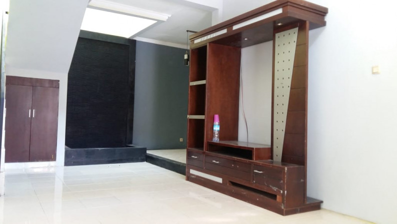 HOT SALE Rumah Siap Huni, Posisi Hook, Hunian Nyaman dan Asri @Vania Permata, Bintaro