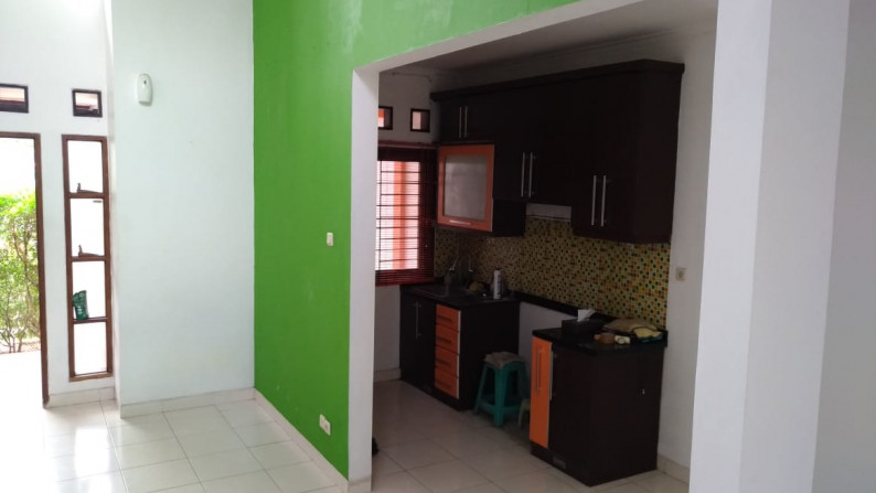 Dijual Rumah Siap Huni, Posisi Hook, Hunian Nyaman dan Asri @Vania Permata, Bintaro