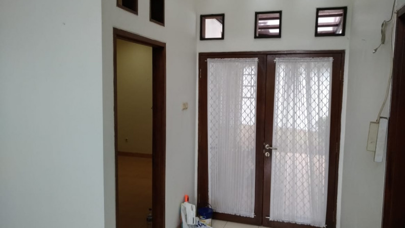 Dijual Rumah Siap Huni, Posisi Hook, Hunian Nyaman dan Asri @Vania Permata, Bintaro