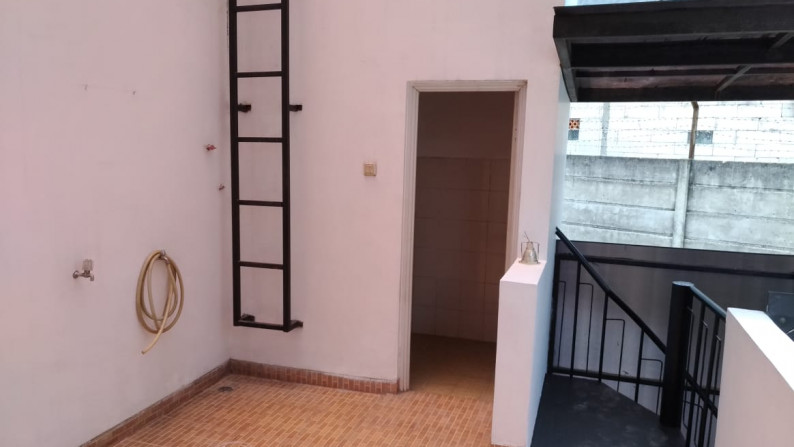 Dijual Rumah Siap Huni, Posisi Hook, Hunian Nyaman dan Asri @Vania Permata, Bintaro