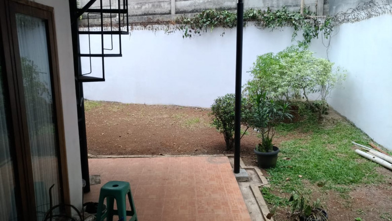 Dijual Rumah Siap Huni, Posisi Hook, Hunian Nyaman dan Asri @Vania Permata, Bintaro