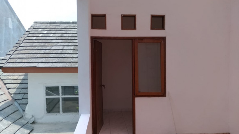 Dijual Rumah Siap Huni, Posisi Hook, Hunian Nyaman dan Asri @Vania Permata, Bintaro