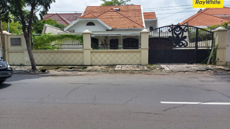 Rumah Pusat Kota di Jalan Tidar, Surabaya