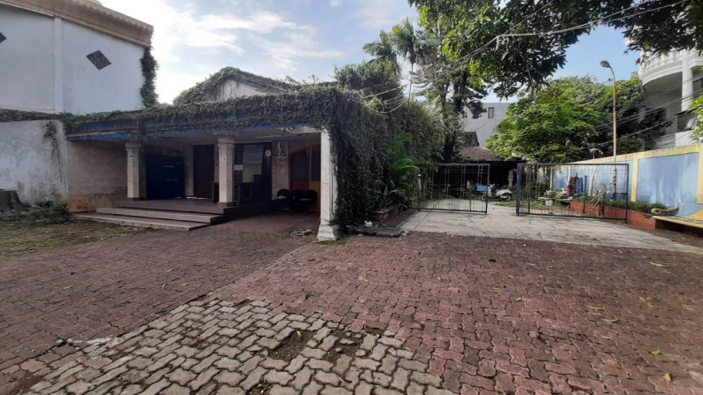 Rumah Jual Hitung Tanah Posisi Hoek, Strategis dekat Mampang Prapatan, Tendean, Gatot Subroto di Mampang Prapatan Luas 1.295m2