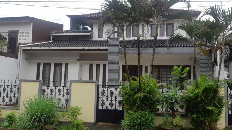 Rumah Bagus 2 Lantai Posisi di Hook