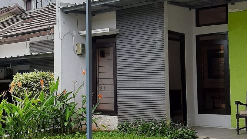 Rumah siap huni dengan Lantai Mezanine di Ciputat.