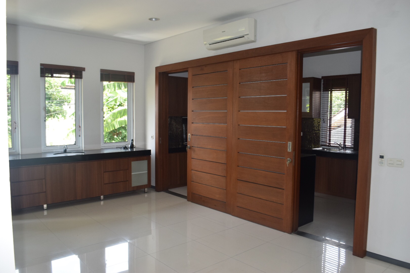 RUMAH DISEWA JL CIAWI KEBAYORAN BARU JAKARTA SELATAN