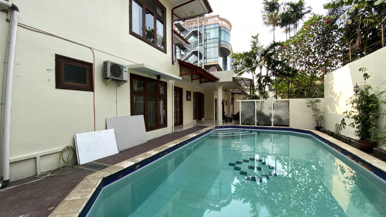 BEAUTIFUL AND COMFY  HOUSE AT KEMANG, JAKARTA SELATAN