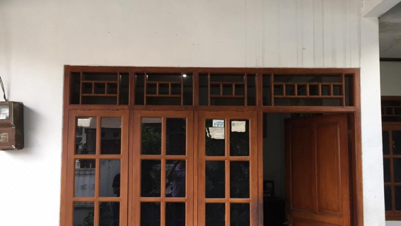 Rumah siap huni, strategis  di Manunggal DKI Jakarta Selatan