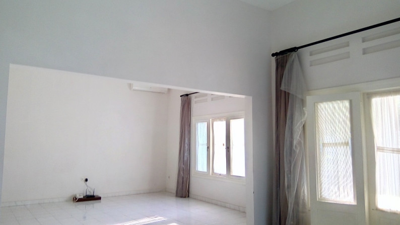 Brand new house In Menteng area for expatriat and others "The price can be negotiable"