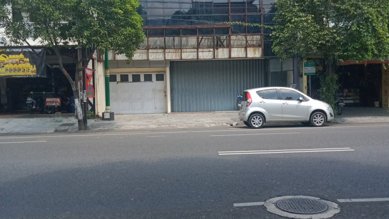 GEDUNG DI PUSAT KOTA YOGYAKARTA, JL BRIGJEN KATAMSO