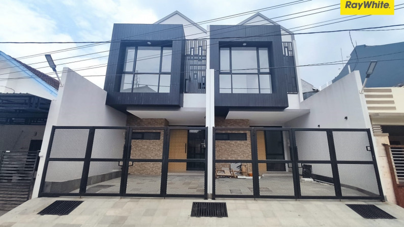 Rumah Cantik Bagus di Jl Palem Utara, Pondok Tjandra, Sidoarjo