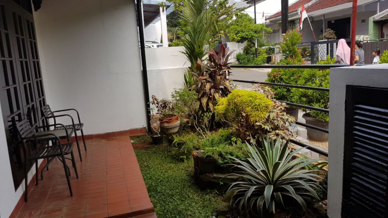 Rumah minimalis dalam perumahan cinere