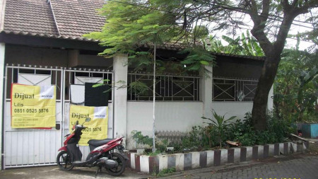 Rumah di Kutisari, Bagus + Terawat, Row Jalan depan Lebar + Paving, Siap Huni