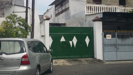 Rumah Simpang Darmo Permai Selatan, Surabaya Barat