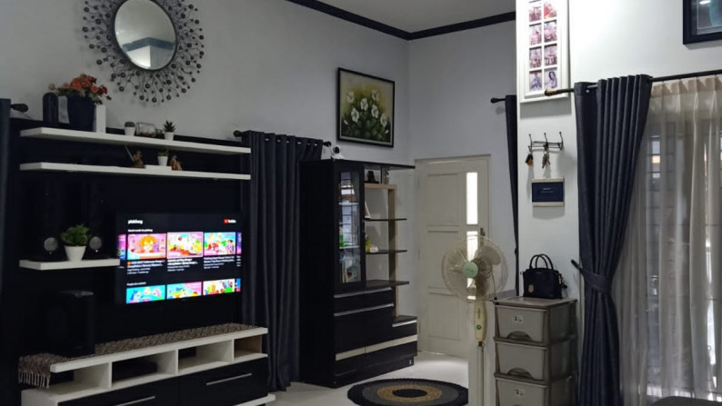 Rumah Modern Minimalis + Furniture Di Jl Raya Purwomartani