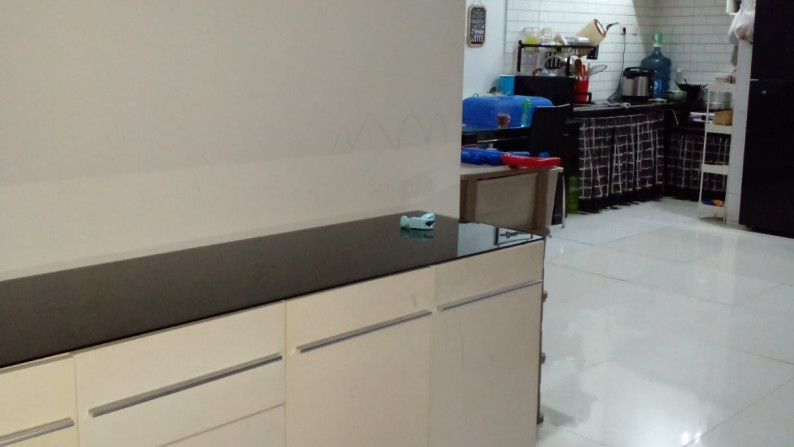 Rumah Modern Minimalis + Furniture Di Jl Raya Purwomartani