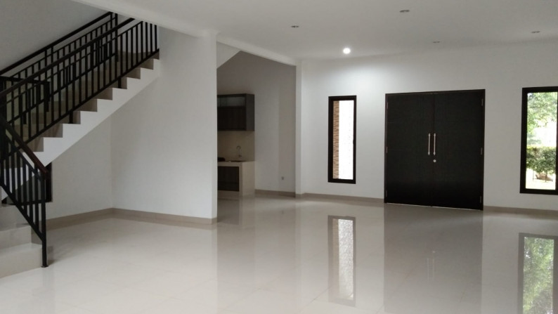 Dijual  Cepat Rumah Baru View Golf di Taman Parahyangan Golf, Sentul City