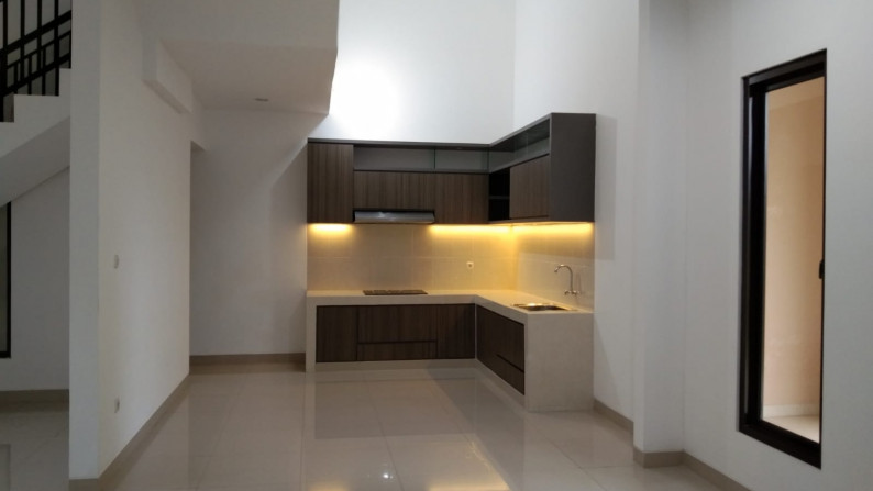 Dijual  Cepat Rumah Baru View Golf di Taman Parahyangan Golf, Sentul City