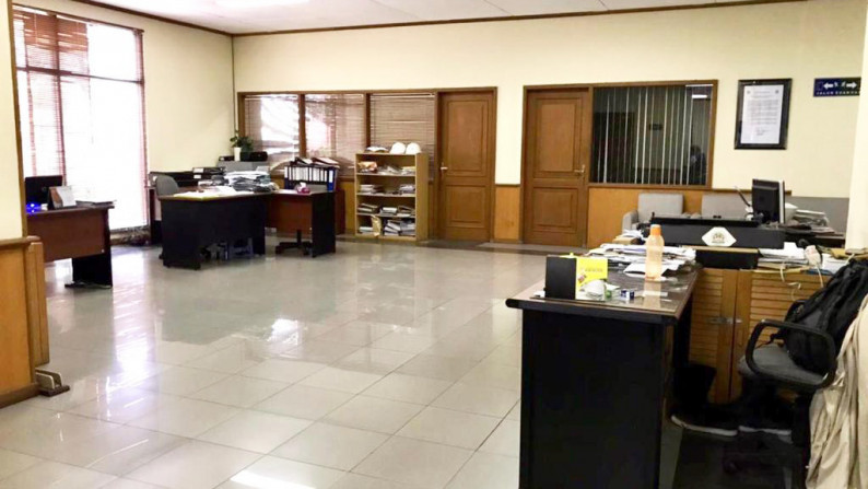 Kantor & Workshop di Rungkut Industri Komplek SIER, Lingkungan Industrial