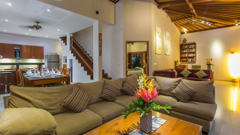 High Income Luxury Tropical Villa In Beach Side Seminyak For Lease