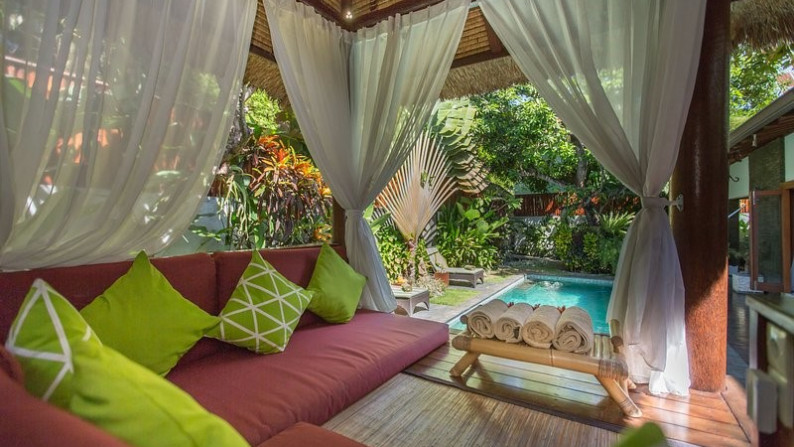 High Income Luxury Tropical Villa In Beach Side Seminyak For Lease