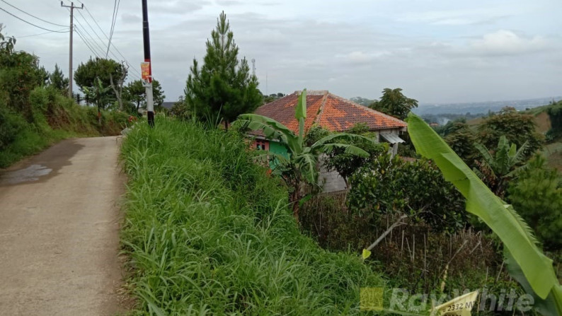 Langka Tanah View Bandung dan gunung di Tugu Cimenyan Dago