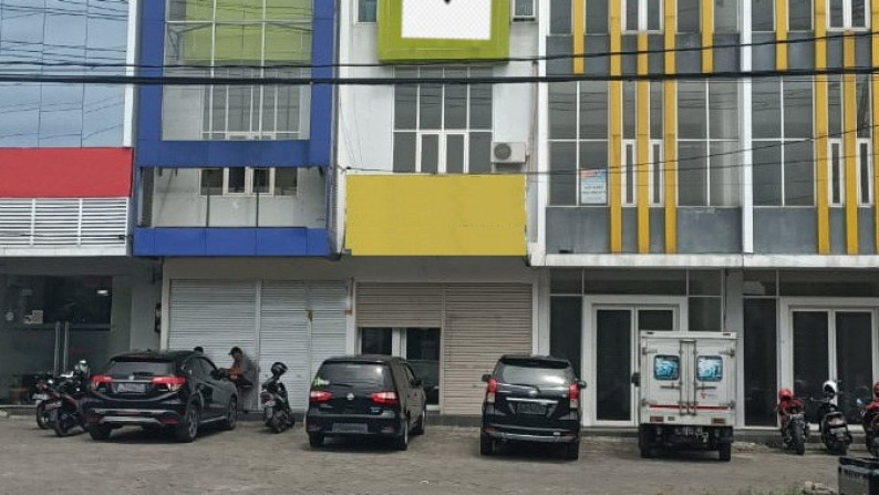 Ruko 3 lantai di Jl Dr Wahidin SHD, Gresik