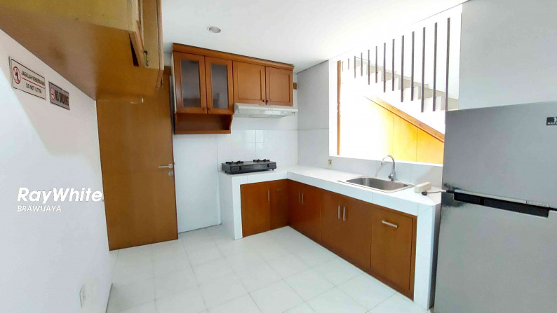 TOWNHOUSE DISEWAKAN DI CILANDAK, DALAM CLUSTER, SIAP HUNI, PRIVATE POOL, 4 BR