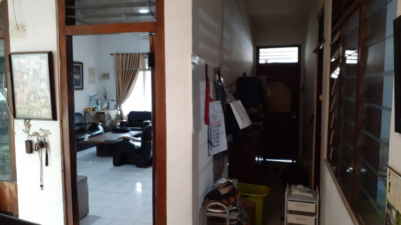 Rumah Lokasi Strategis berada ditengah Kota @Tebet Barat Dalam, Tebet