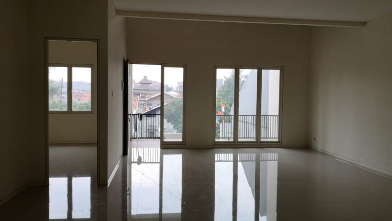 Dijual rumah baru di Joglo