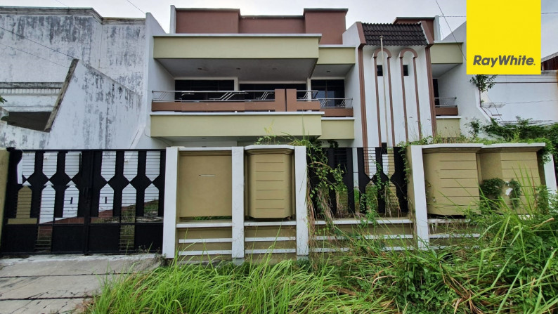 Rumah 2 Lantai di Dharmahusada Indah Barat, Surabaya