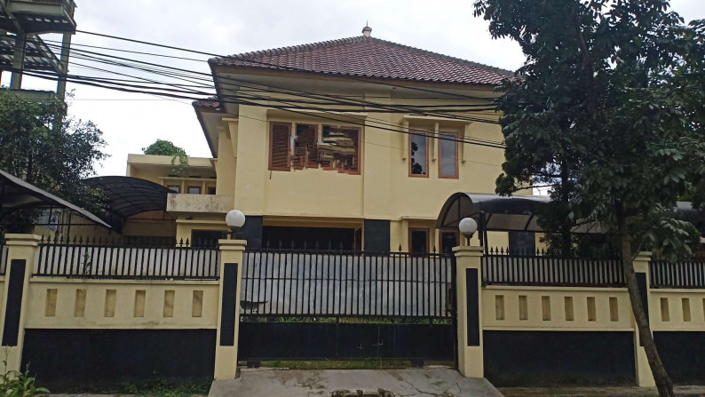 RUMAH DI PUSAT KOTA! BEST OFFER! RUMAH NYAMAN DAN STRATEGIS di Jl Dr. Rum, Pasir Kaliki Bandung