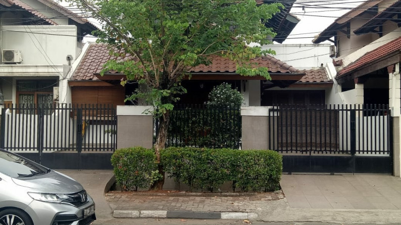 Rumah Bagus Pinggir Jalan Di Bintaro Jaya Sektor 3