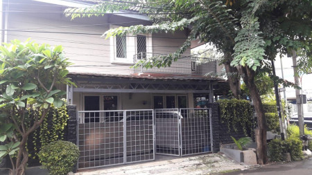 Rumah Bagus Pinggir Jalan Raya Strategis di Bintaro Jaya