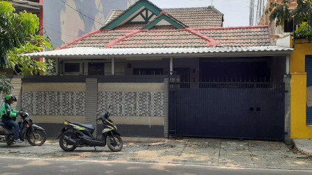 Rumah Pinggir Jalan Harga  Bagus di BSD