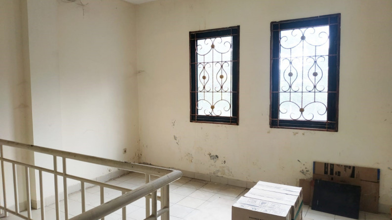 Dijual Ruko Dengan Lokasi Strategis Di Taman Royal, Cipondoh, Kota Tangerang.