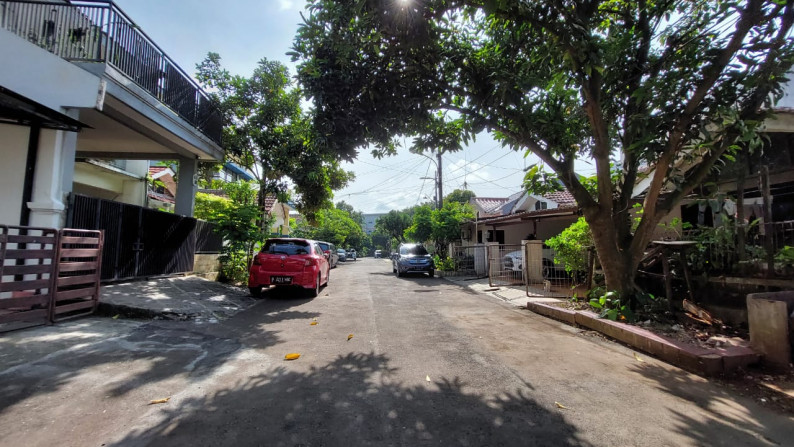 Rumah HOOK, Halaman Luas dan Siap Huni @Villa Bintaro Indah