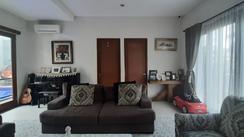 Rumah Cantik minimalis, asri dan siap huni , swiming pool,  di Veteran Jakarta Selatan