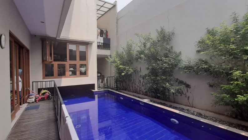 Rumah Cantik minimalis, asri dan siap huni , swiming pool,  di Veteran Jakarta Selatan