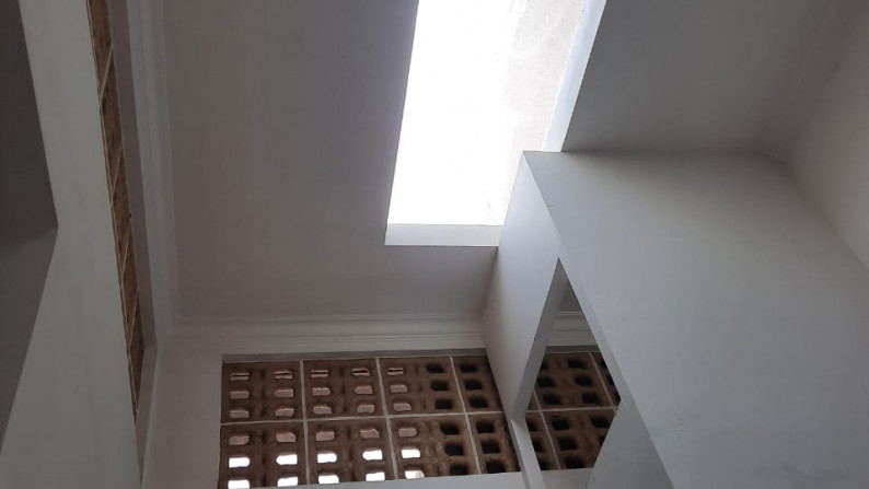 Dijual Rumah di Taman Paraahyangan 7 - Lippo Karawaci Tangerang