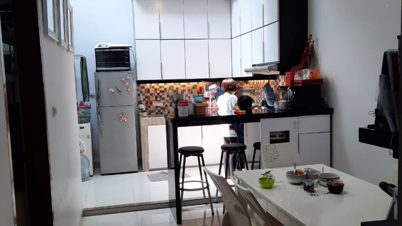 Dijual Rumah di Taman Paraahyangan 7 - Lippo Karawaci Tangerang