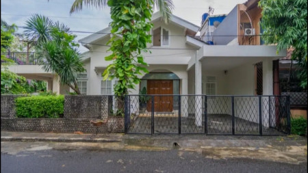 Rumah Cantik, Bagus dan Asri Siap huni di Bintaro Sektor 3A.