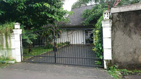 DIJUAL Rumah 2 lantai di Kemang Timur - Jakarta Selatan