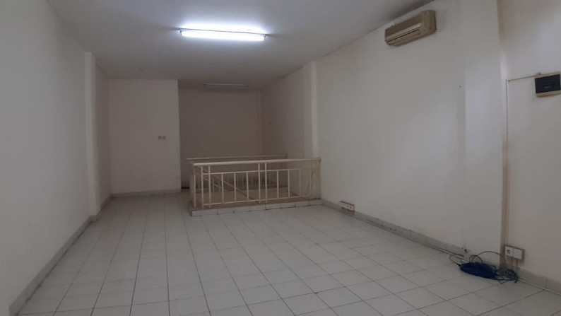 Dijual Ruko Dengan Lokasi Strategis Di Taman Royal, Cipondoh, Kota Tangerang.