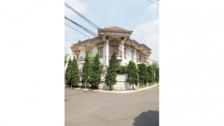 Rumah Turun Harga... Model Antik, Hoek Kelapa Nias, Kelapa Gading Luas 519m2