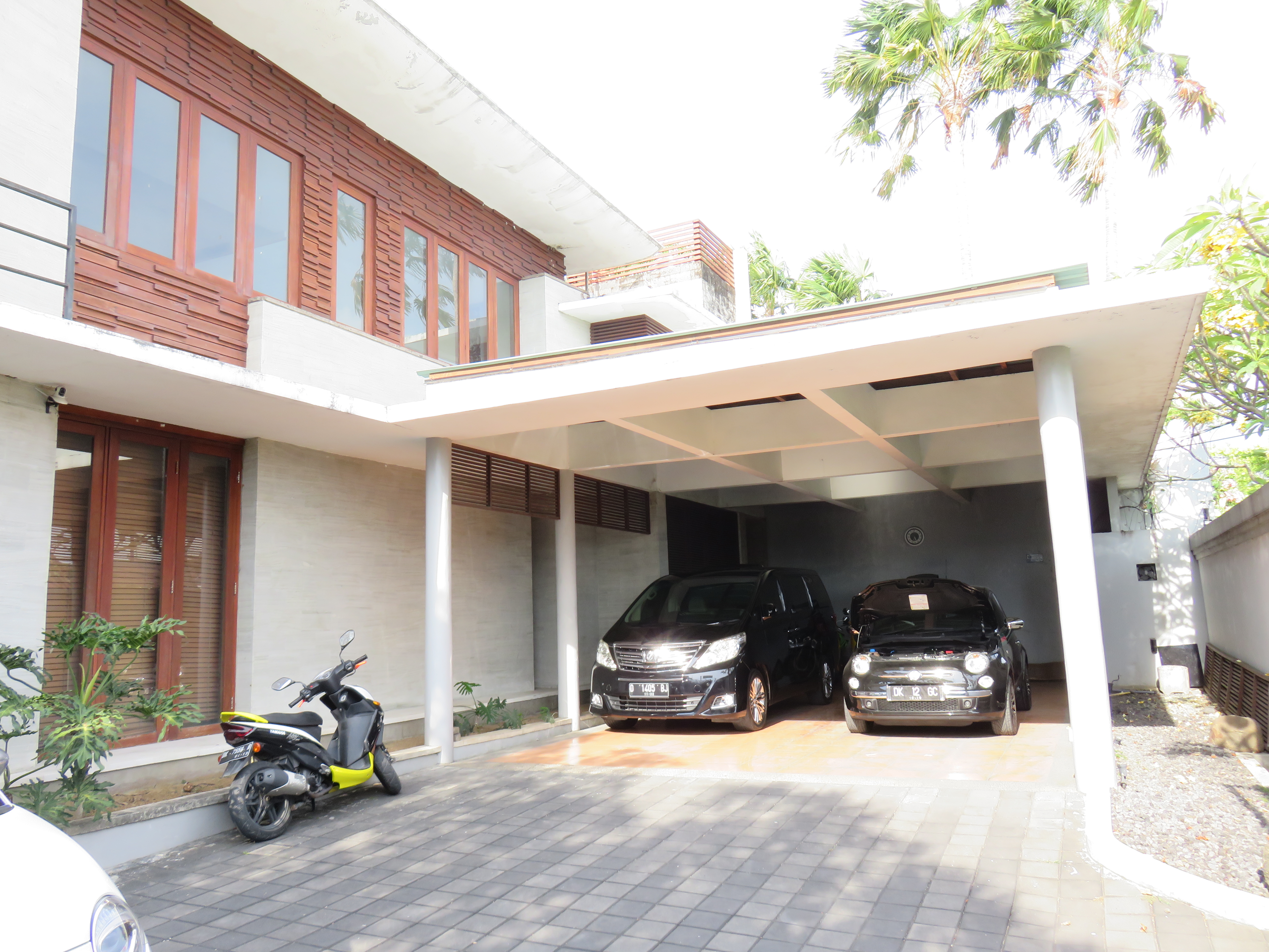 5 Bedrooms Villa Freehold in Kerobokan with surrounding Rice fields view